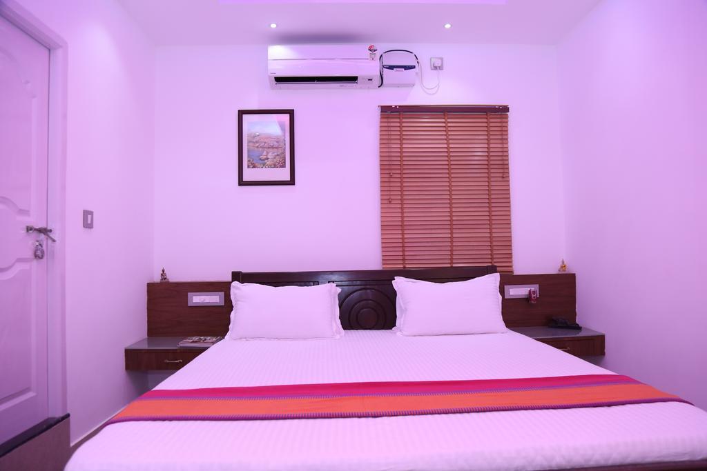 Hotel Mudra Midtown Suites & Rooms Kalasa Exterior foto